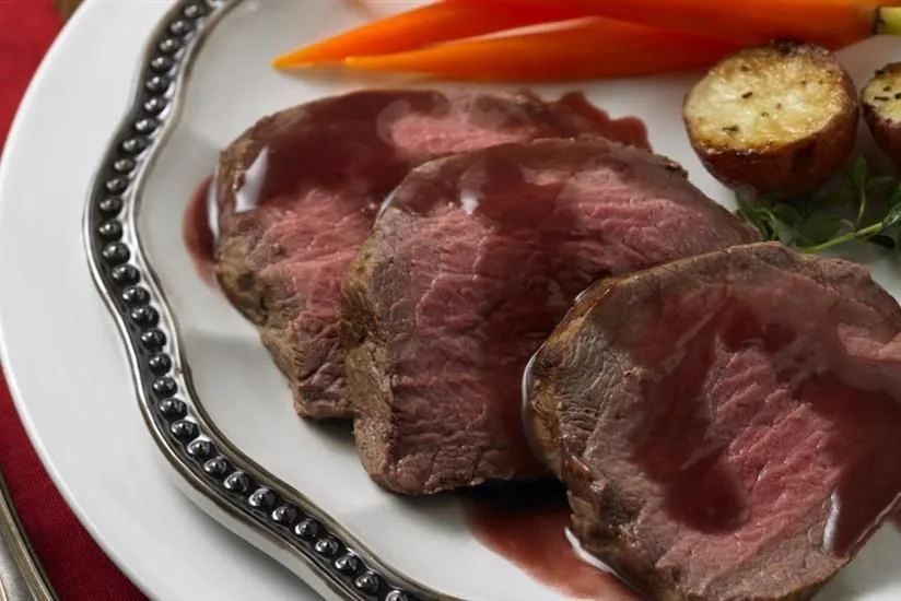 Roast Beef Tenderloin with Cranberry-Red Wine Sauce