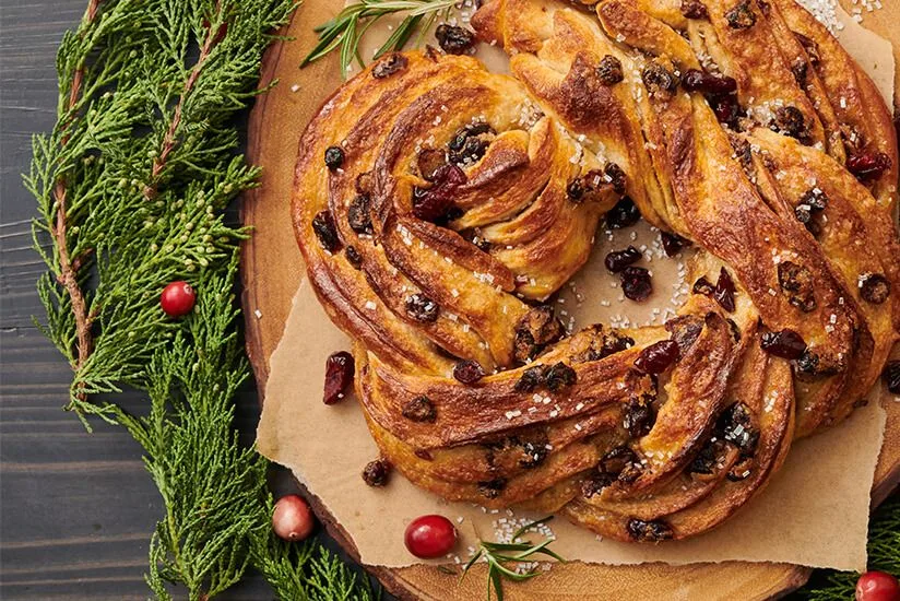 Cranberry Cinnamon Roll Wreath